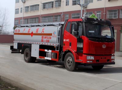 程力威牌CLW5163GYYC5型運(yùn)油車